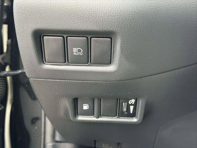 Used 2021 Toyota C-HR LE image 17