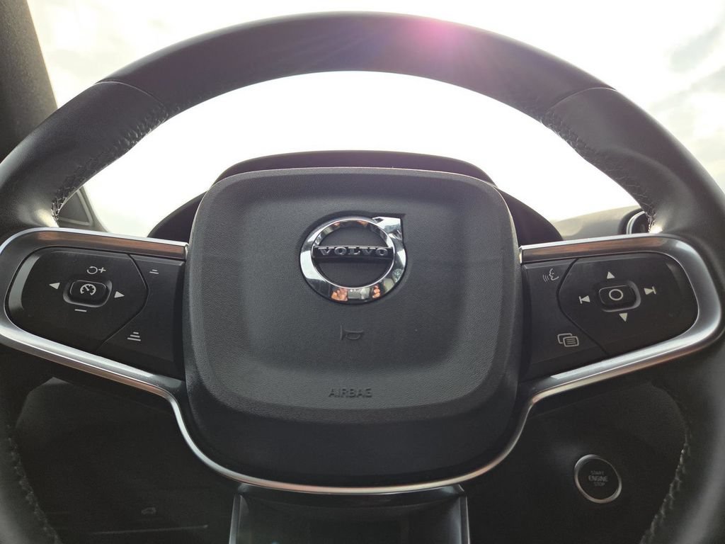 Used 2024 Volvo XC40 B5 Core AWD/4WD image 28