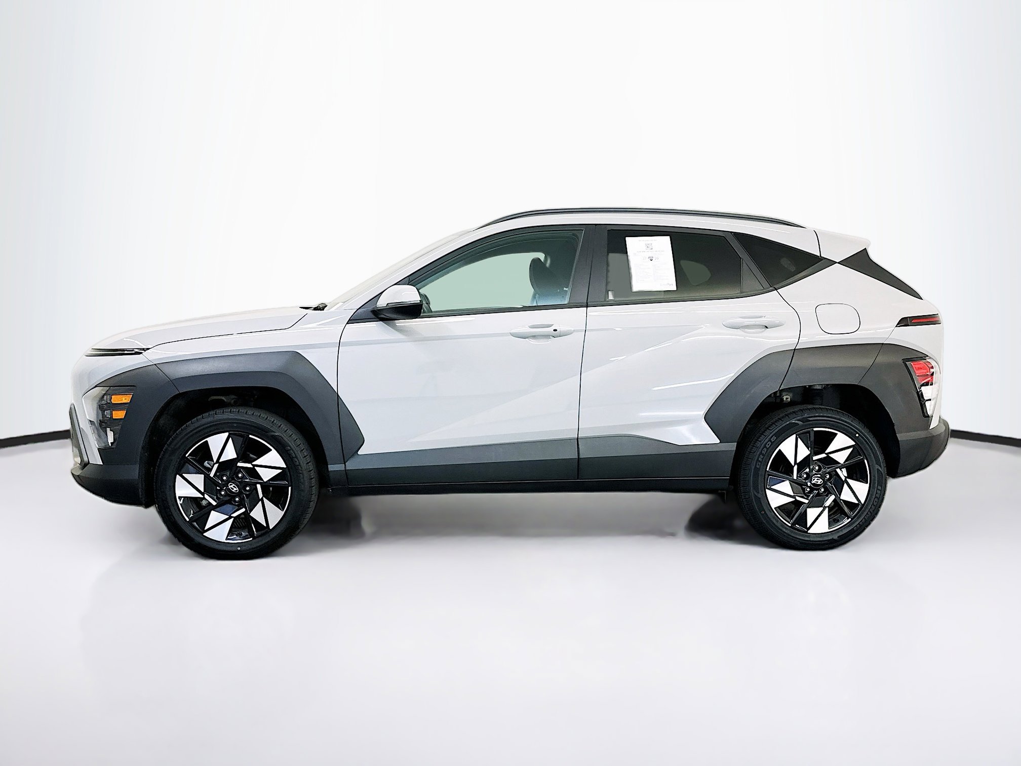 Used 2024 Hyundai Kona SEL image 4