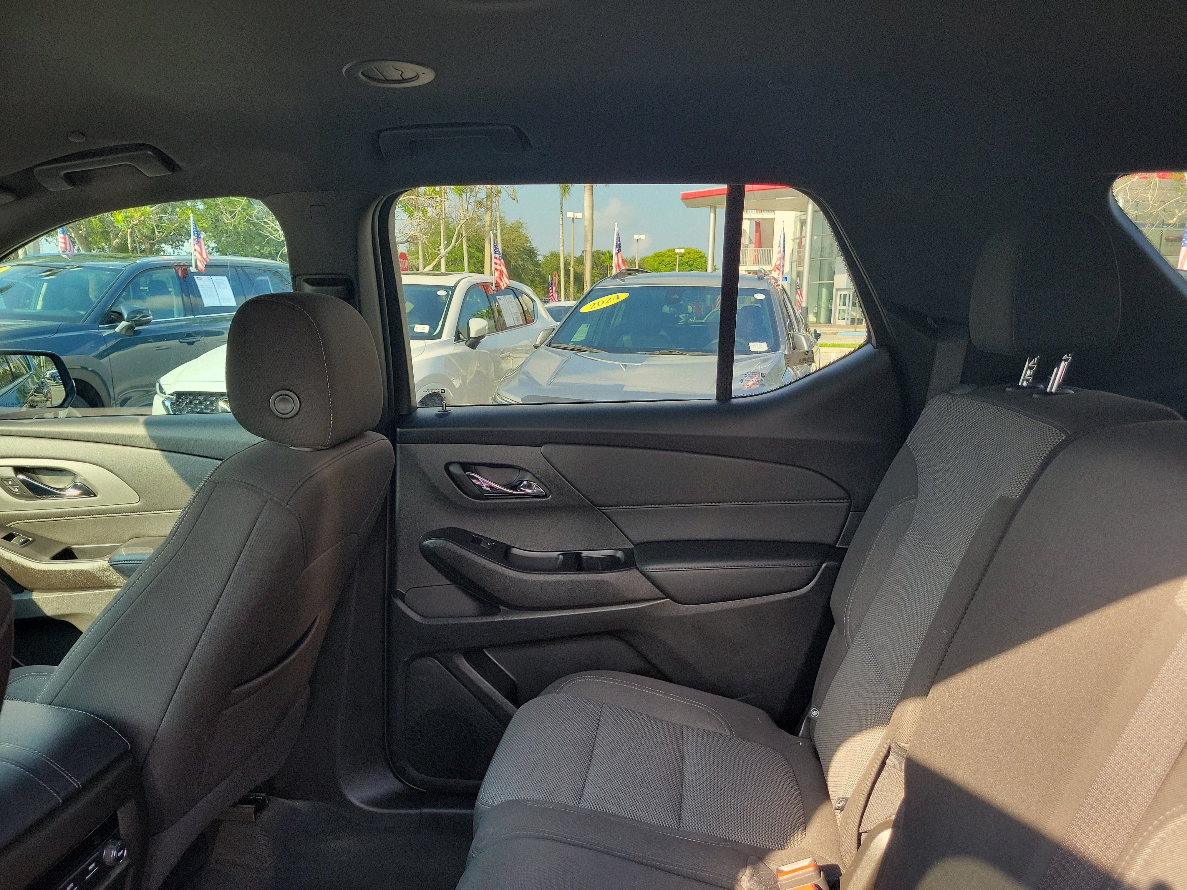 Used 2023 Chevrolet Traverse LT FWD image 16