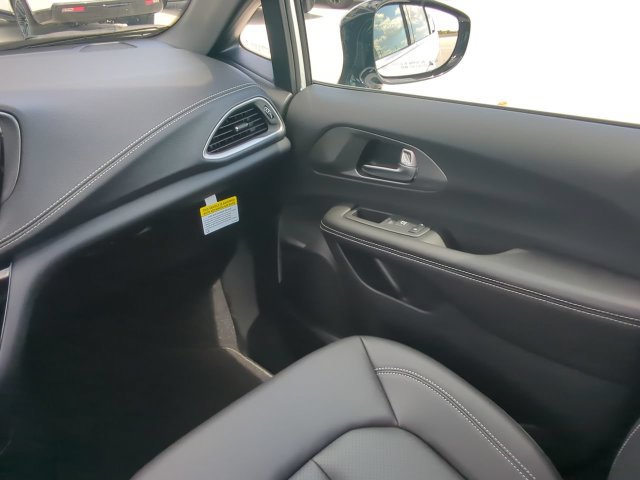 New 2026 Chrysler Pacifica Select FWD image 20