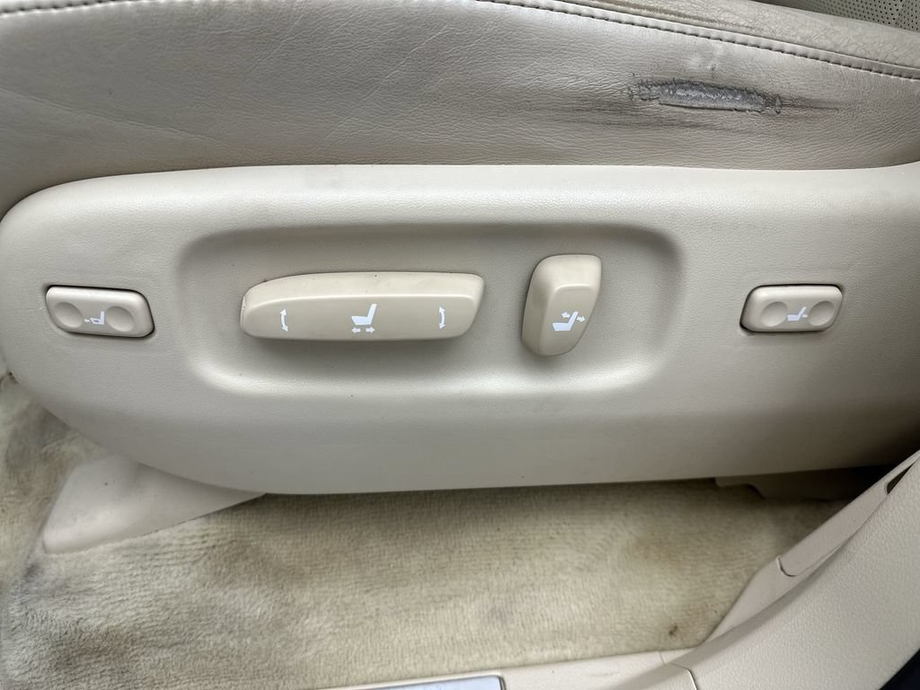 Used 2018 Lexus LX 570 4WD w/ Luxury Package image 12