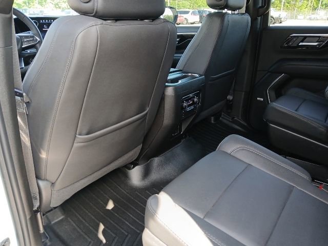 Used 2025 Chevrolet Tahoe Z71 w/ Comfort Package AWD/4WD image 24