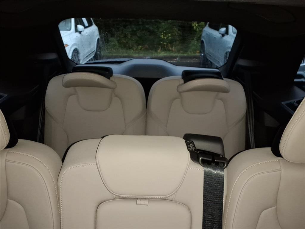 New 2026 Volvo XC90 B6 Plus w/ Protection Package Premier AWD/4WD image 18