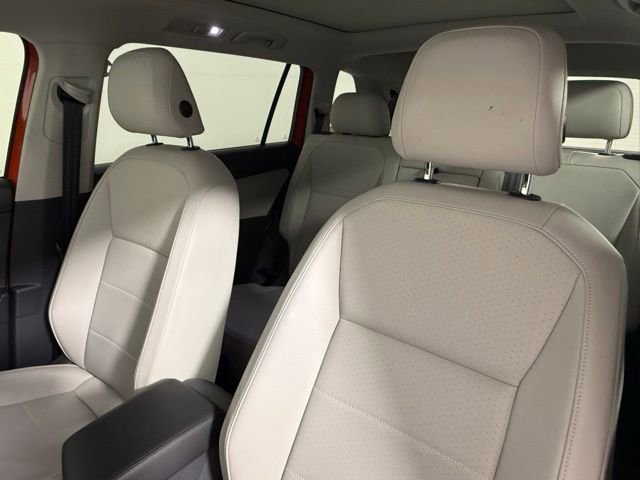 Used 2018 Volkswagen Tiguan SE w/ Panoramic Sunroof Package FWD image 30