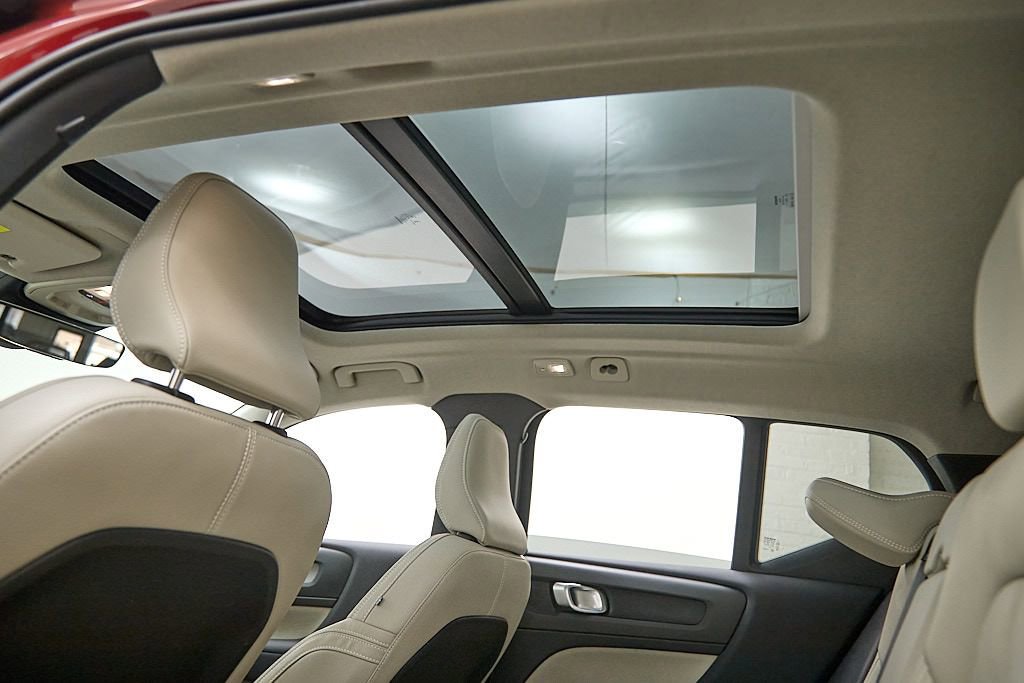 Certified 2023 Volvo XC40 B5 Plus w/ Driver Assist Package image 23