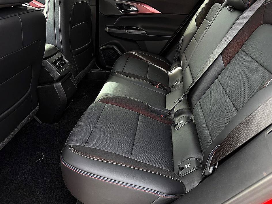 Used 2025 Chevrolet Equinox EV RS FWD image 8