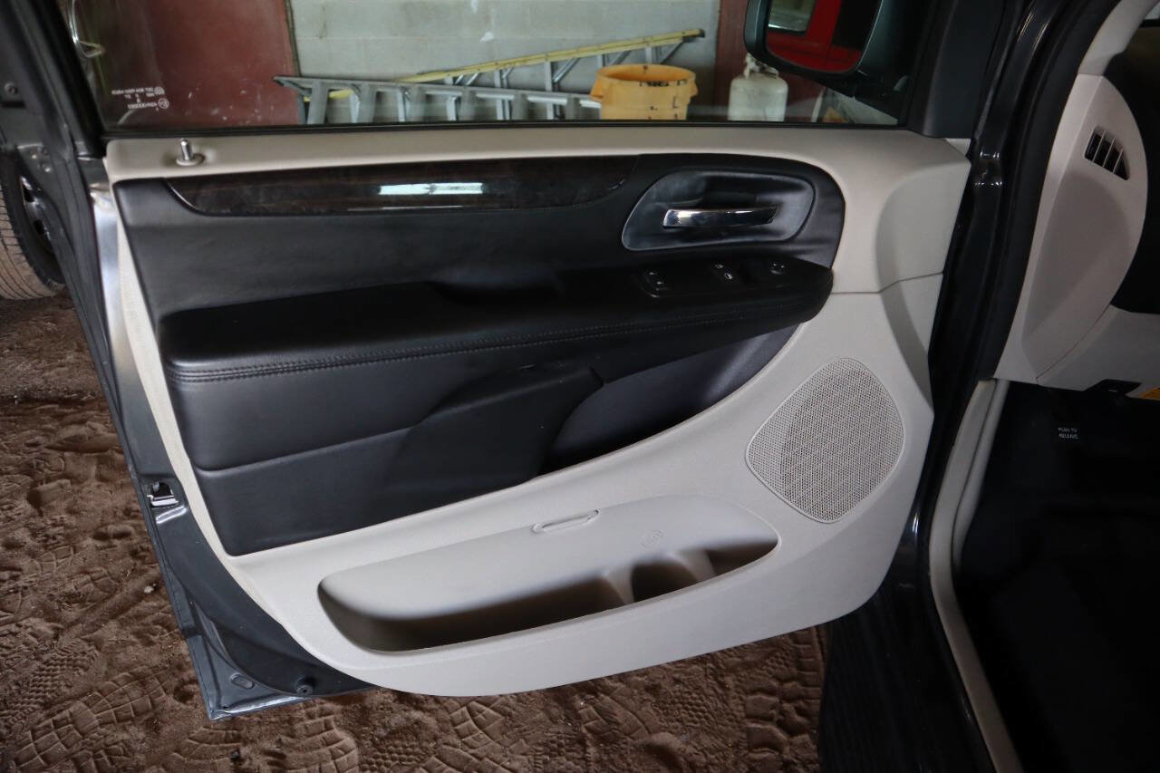 Used 2012 Dodge Grand Caravan American Value Package FWD image 34