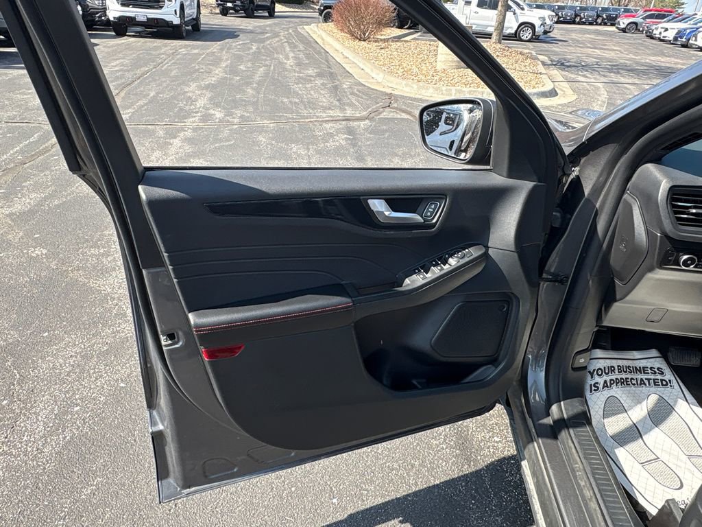 Used 2025 Ford Escape ST-Line Select image 17