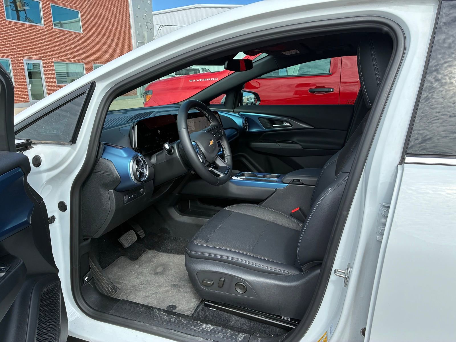 Used 2024 Chevrolet Equinox EV LT FWD video 2