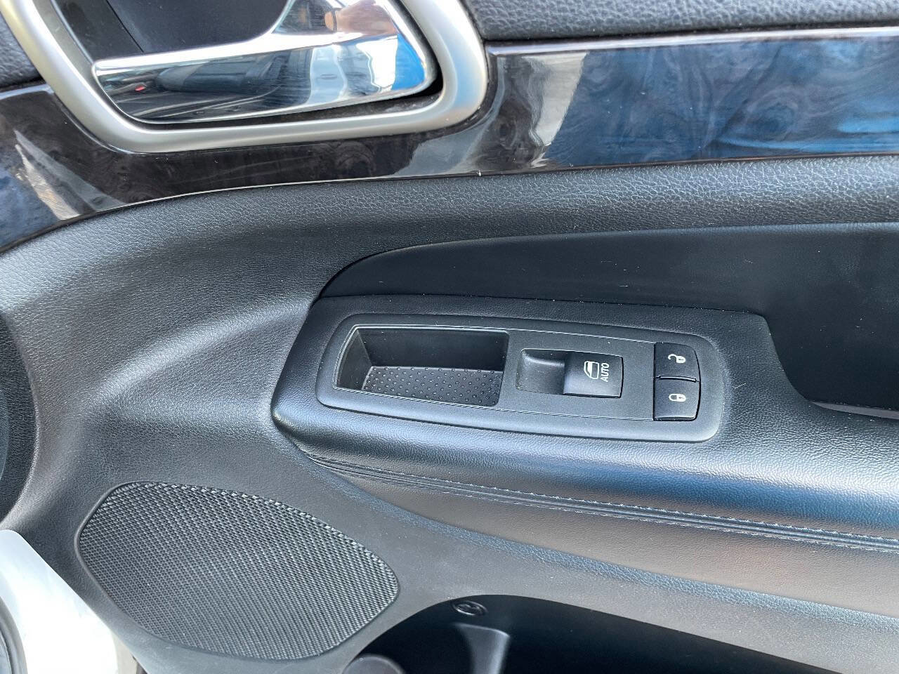 Used 2013 Jeep Grand Cherokee Laredo image 32