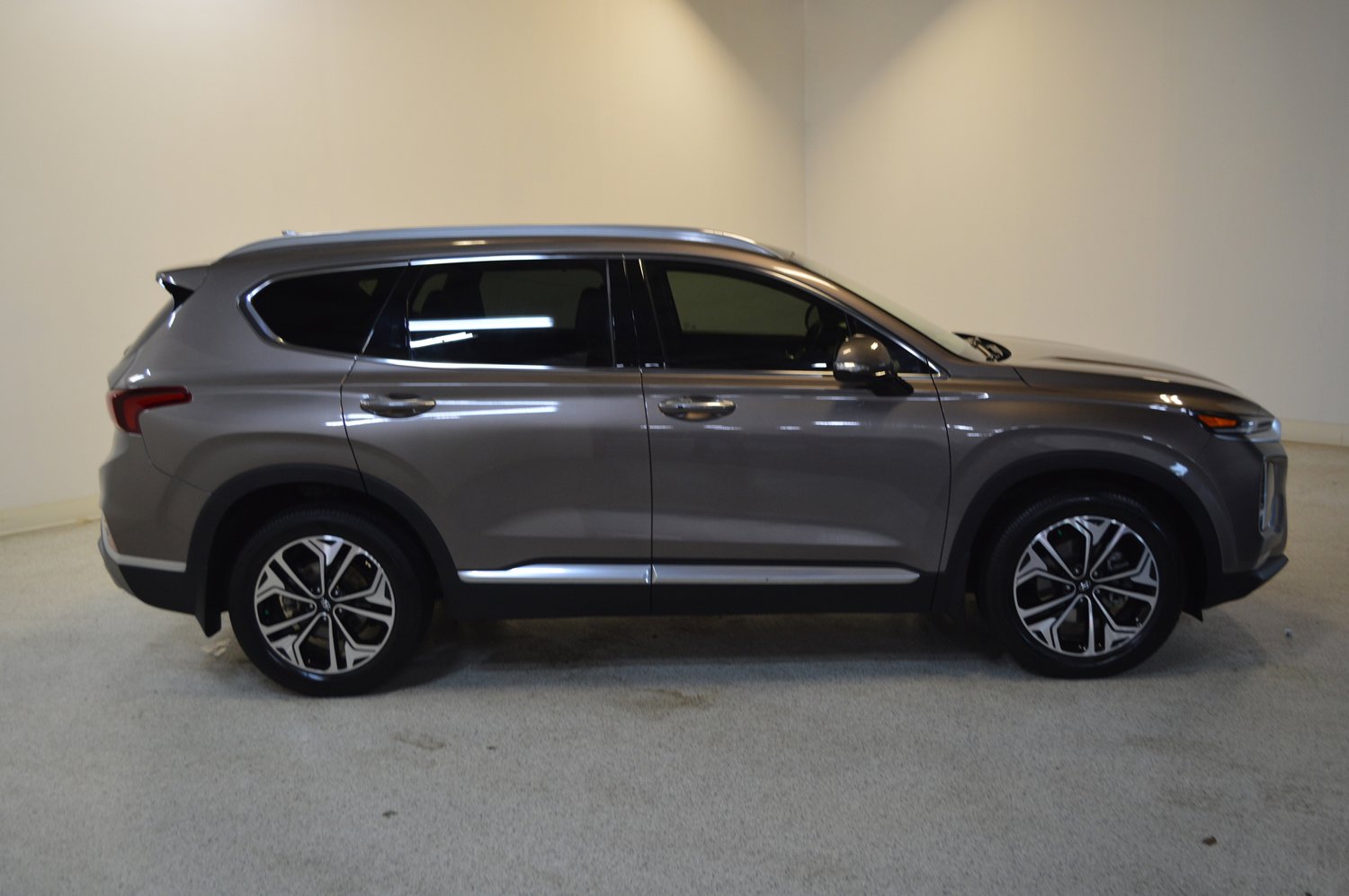 Used 2019 Hyundai Santa Fe Limited FWD image 2