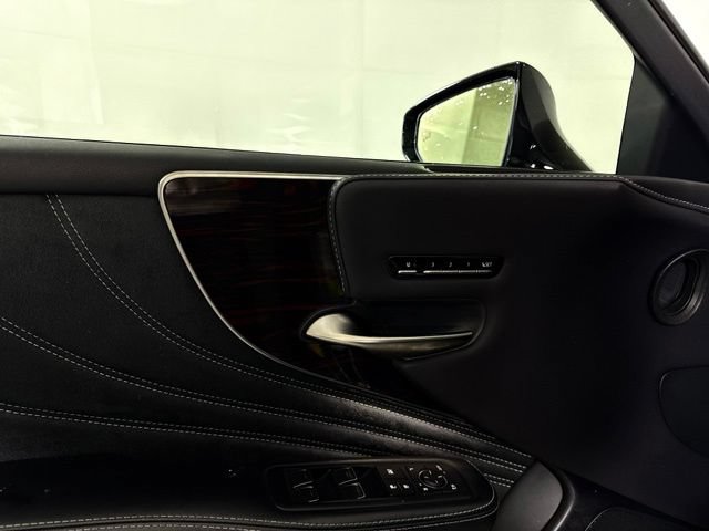 Used 2023 Lexus LS 500 w/ Interior Upgrade Package RWD image 28