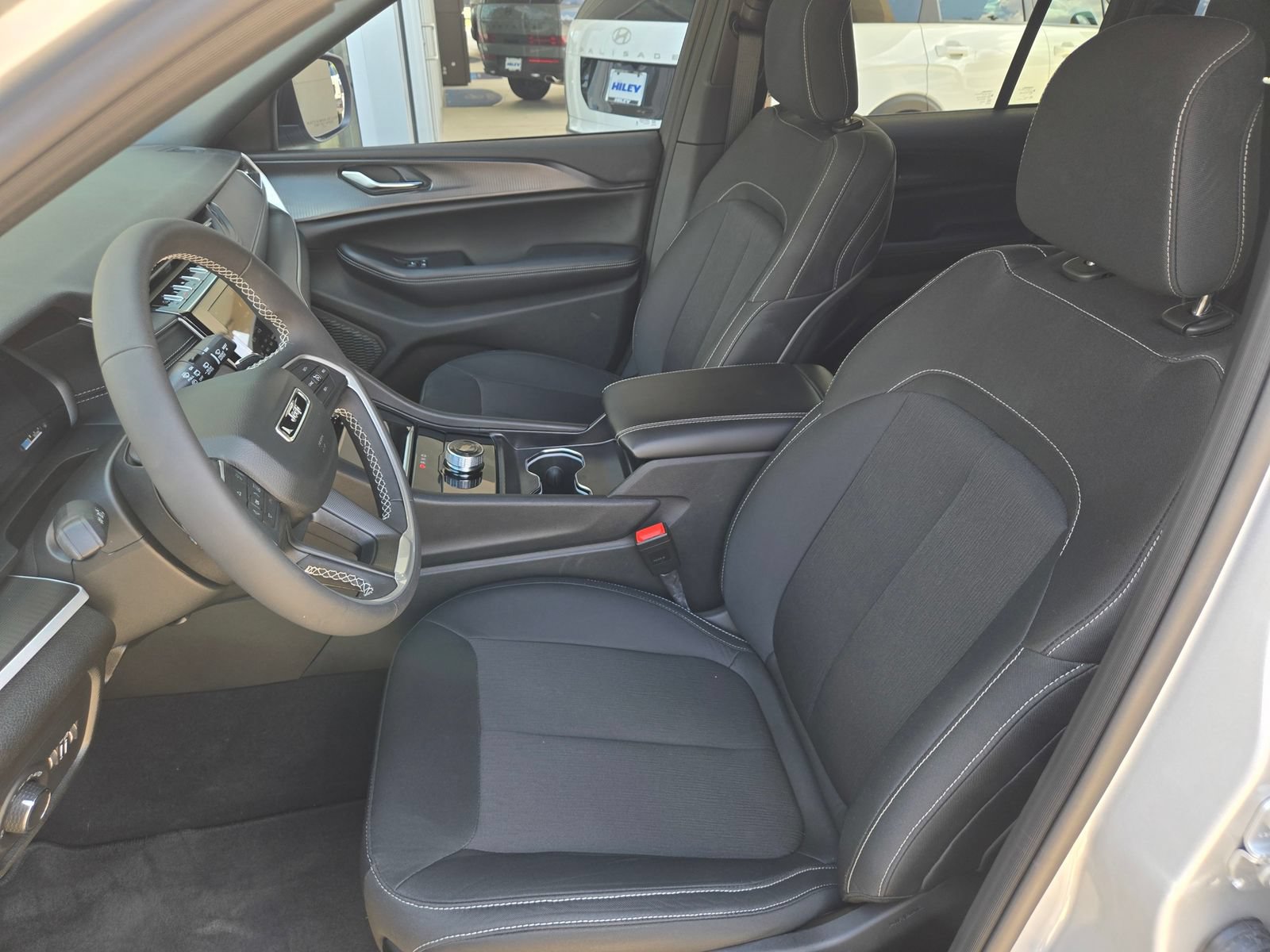 Used 2025 Jeep Grand Cherokee Laredo X RWD image 22