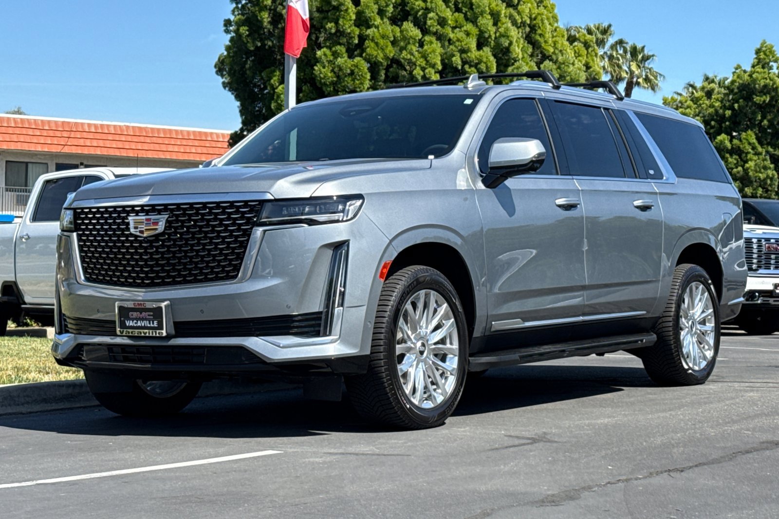 Used 2023 Cadillac Escalade ESV Premium Luxury w/ Performance Package image 9