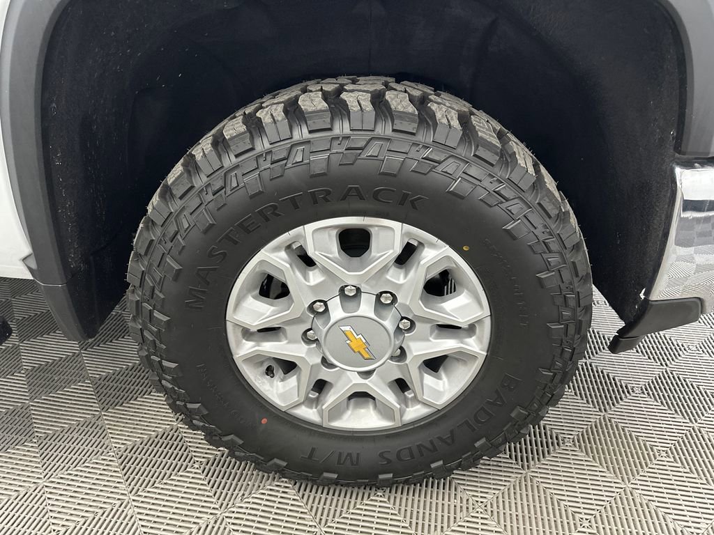 Used 2024 Chevrolet Silverado 2500 LT AWD/4WD image 13