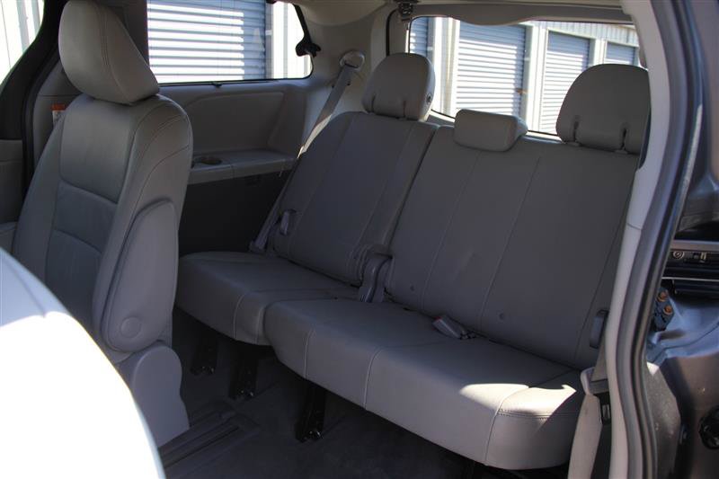 Used 2016 Toyota Sienna XLE w/ XLE Navigation Package FWD image 25