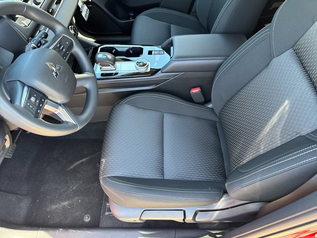 New 2026 Mitsubishi Outlander ES AWD/4WD image 24
