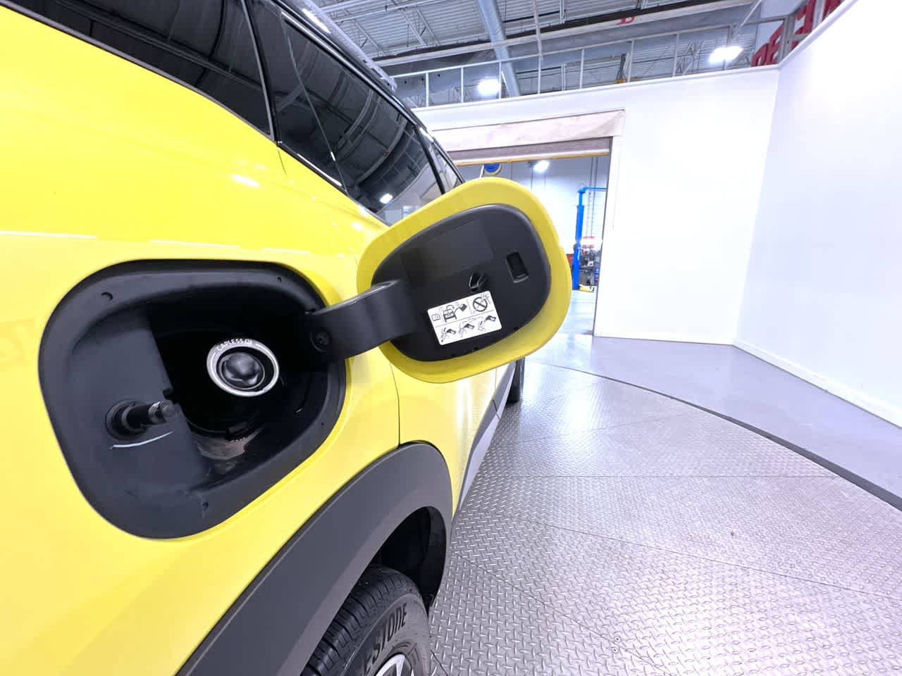 Used 2025 Nissan Kicks SR FWD image 40