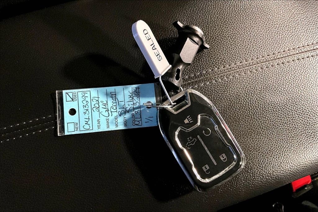 Used 2021 GMC Terrain SLT image 13