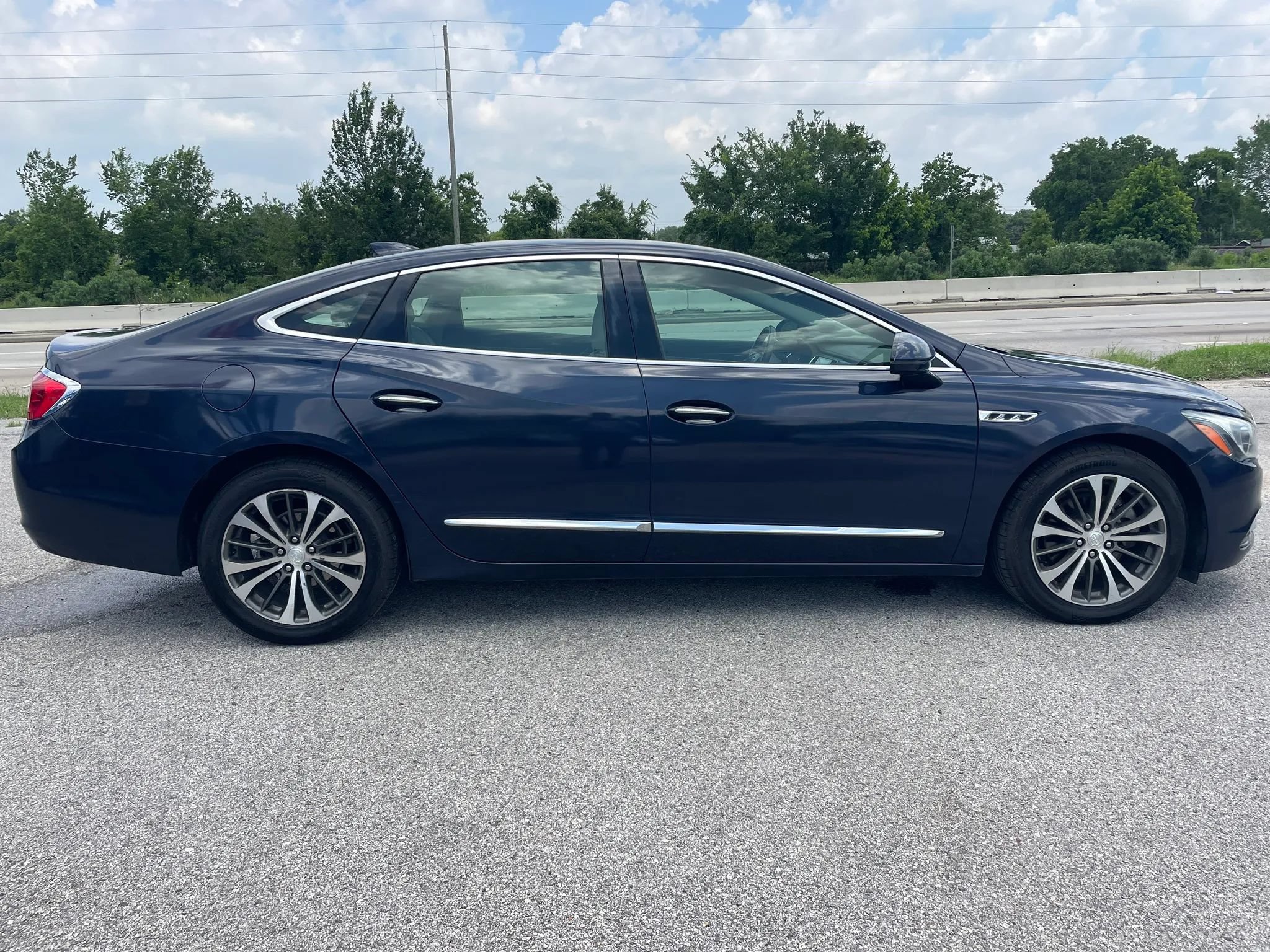 Used 2017 Buick LaCrosse Preferred FWD image 4