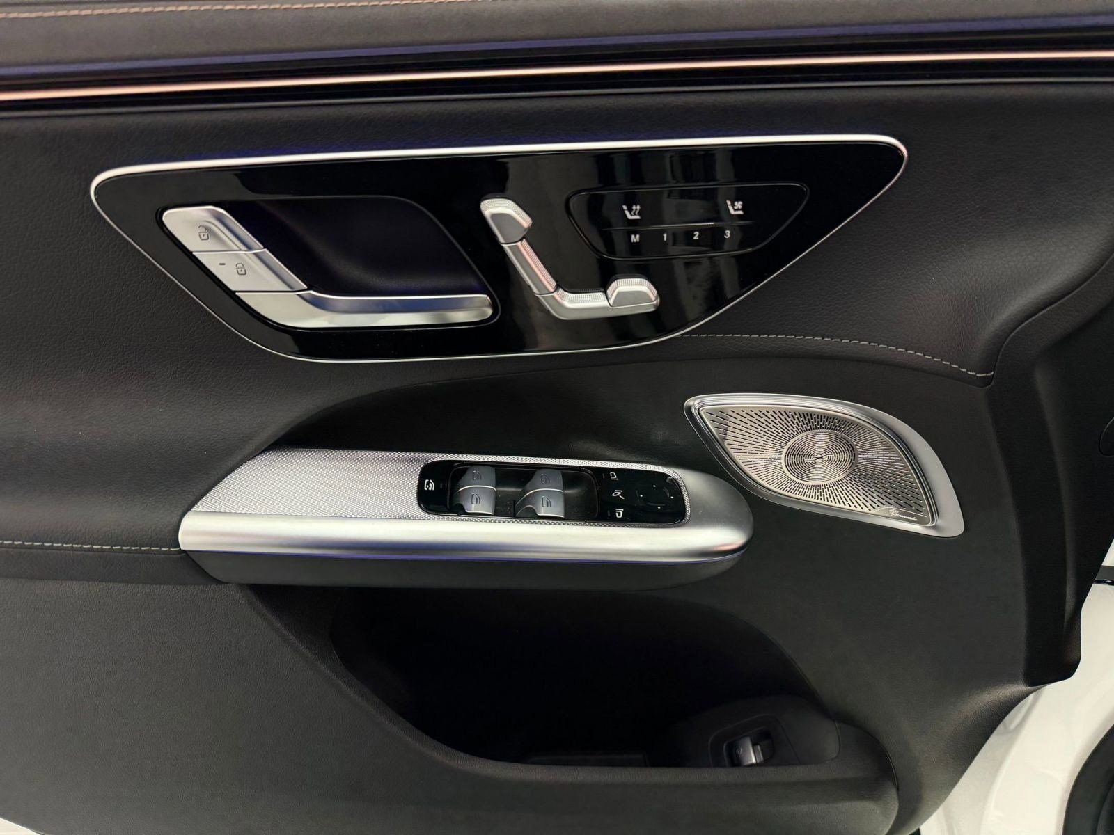 New 2026 Mercedes-Benz EQE 320 4MATIC SUV image 11