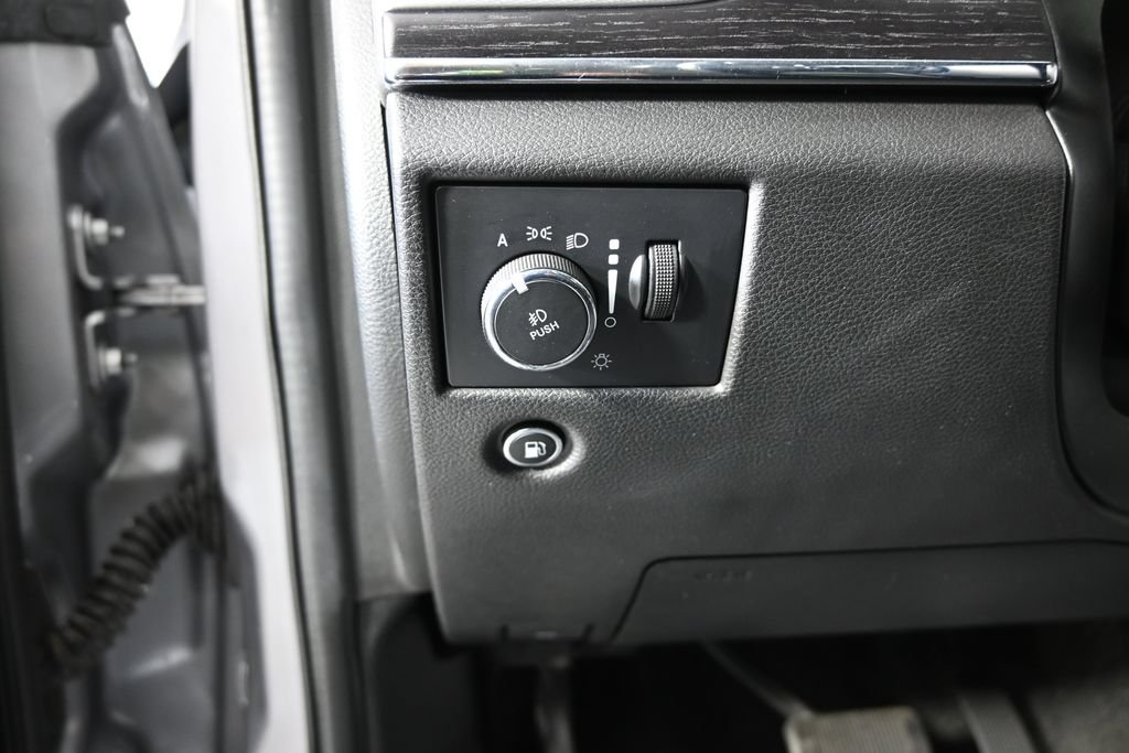 Used 2021 Jeep Grand Cherokee Summit AWD/4WD image 26