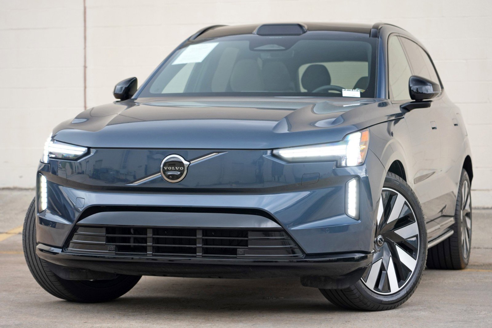 Used 2025 Volvo EX90 Ultra AWD/4WD image 3
