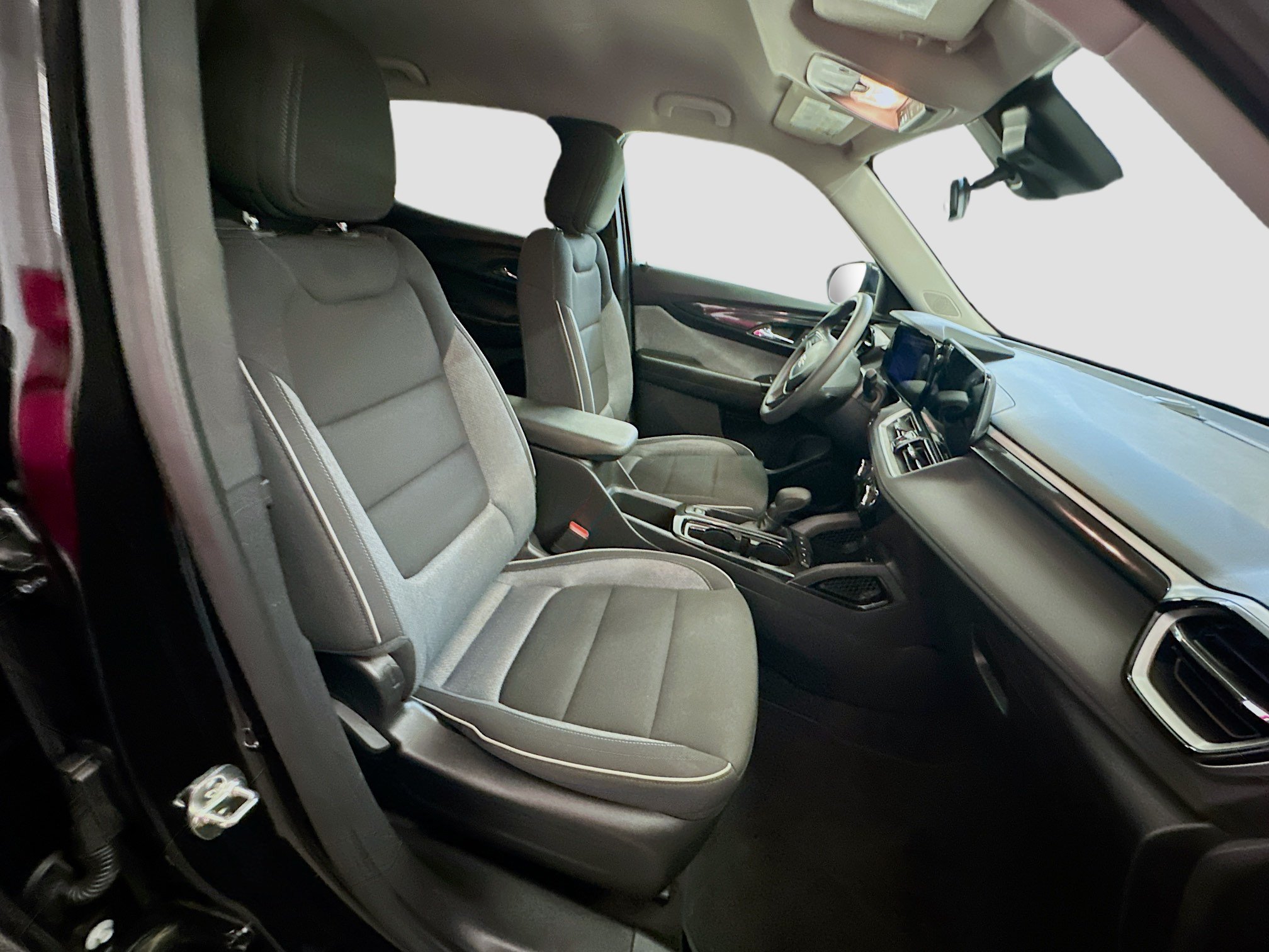 Used 2025 Chevrolet TrailBlazer LT AWD/4WD image 31