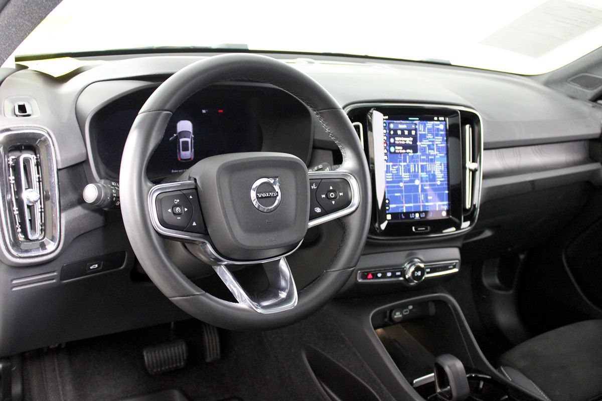 Used 2023 Volvo XC40 Recharge Plus w/ Protection Package Premier AWD/4WD image 6