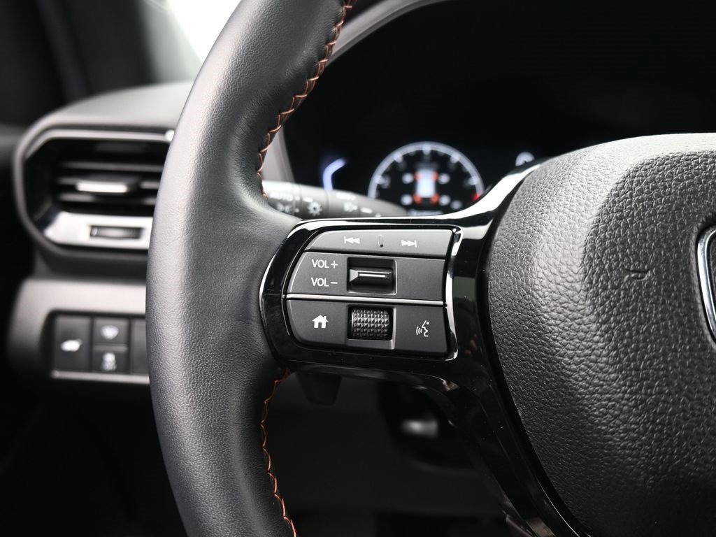 Used 2025 Honda Pilot TrailSport image 49