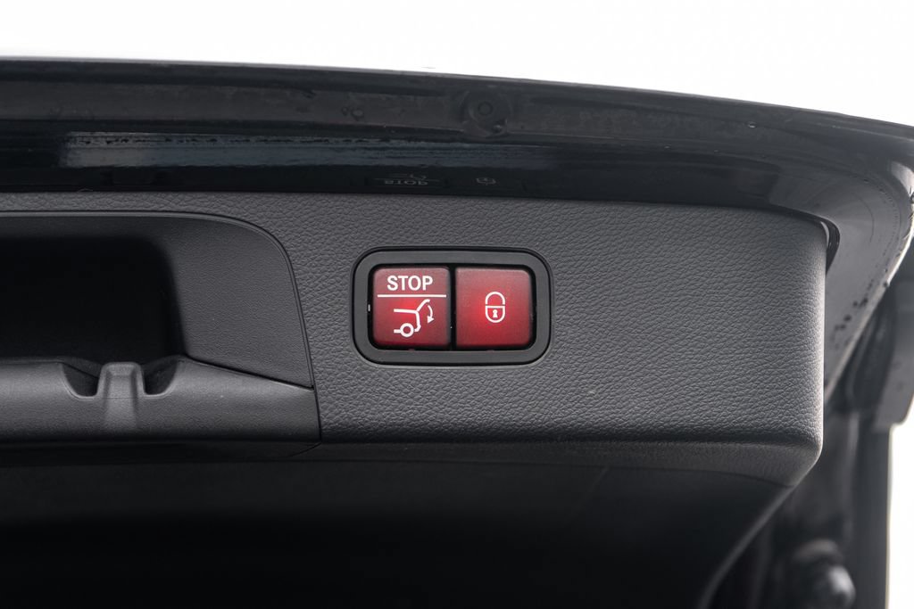 Used 2021 Mercedes-Benz GLC 300 4MATIC image 11