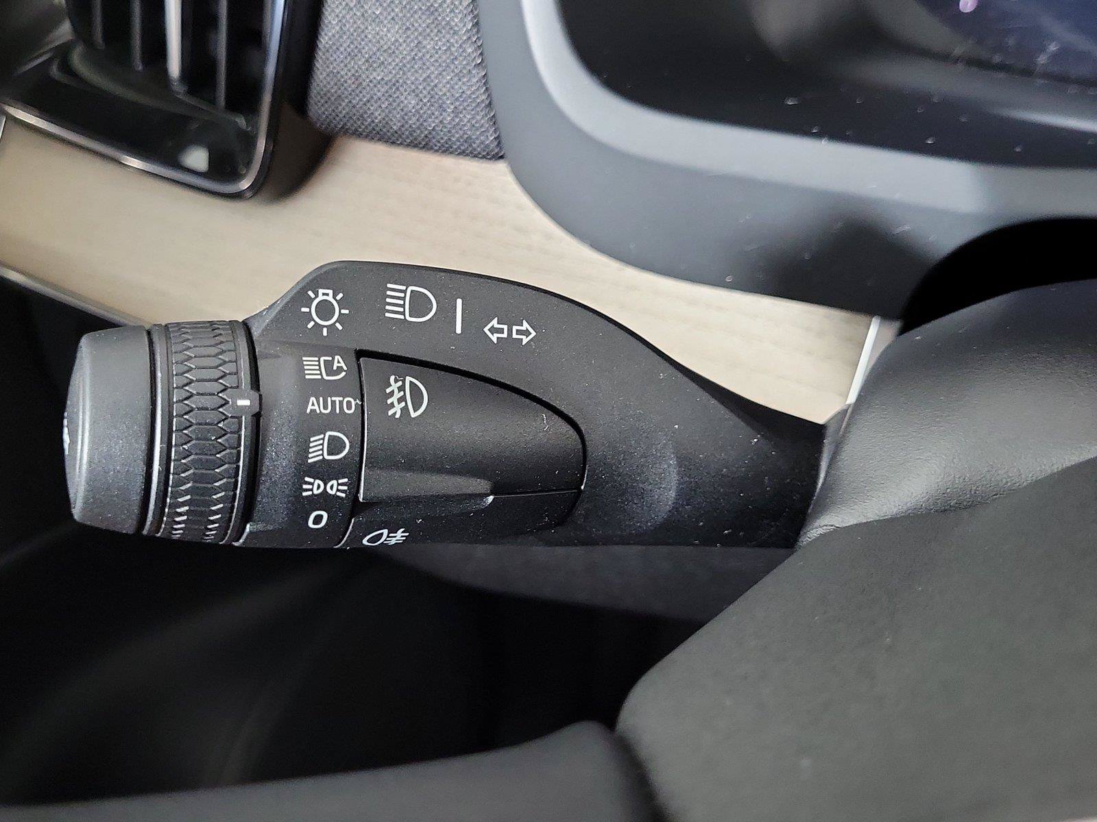 Used 2025 Volvo XC90 B6 Plus AWD/4WD image 35