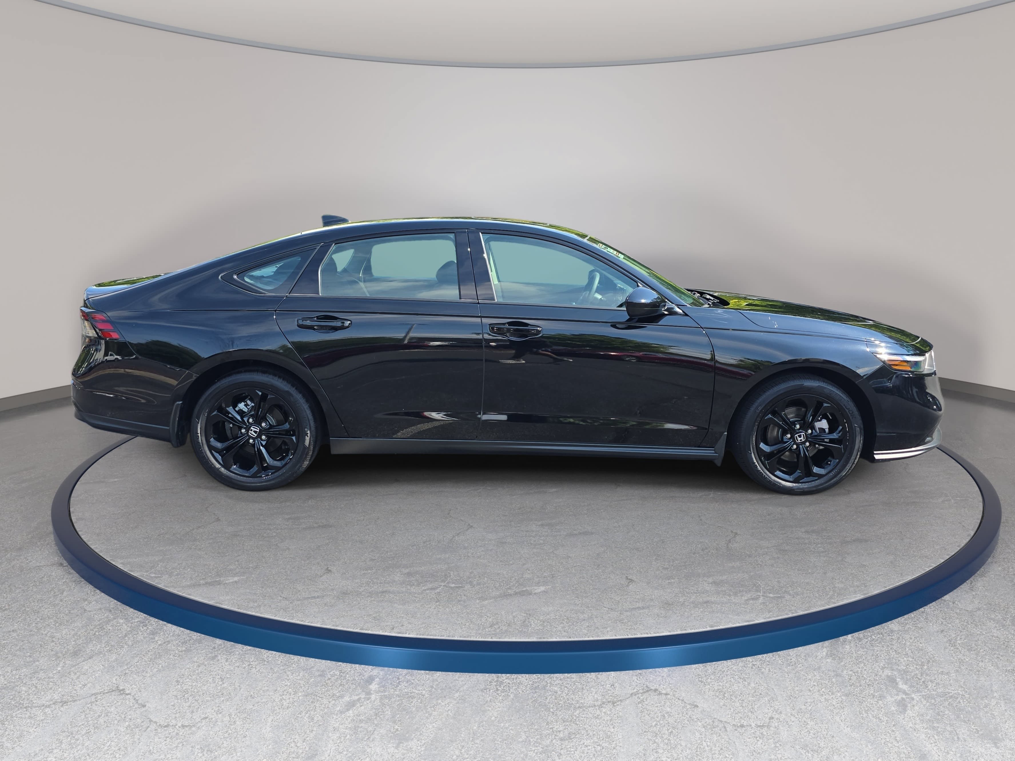 Certified 2025 Honda Accord SE image 4