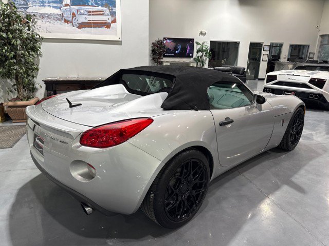 Used 2009 Pontiac Solstice GXP w/ Premium Package RWD image 3