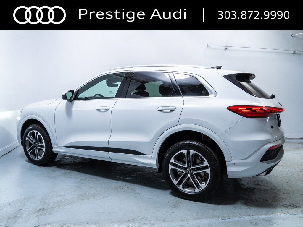 Used 2025 Audi Q5 Premium w/ Convenience Package AWD/4WD image 3