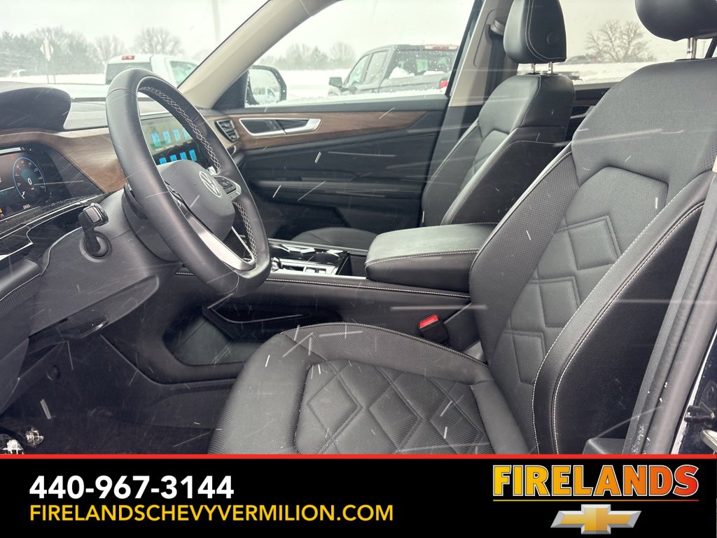 Used 2024 Volkswagen Atlas SE w/ Panoramic Sunroof Package image 12