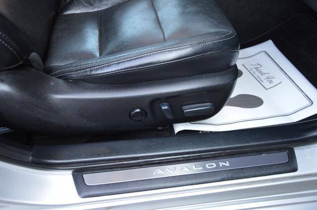 Used 2014 Toyota Avalon Limited FWD image 30