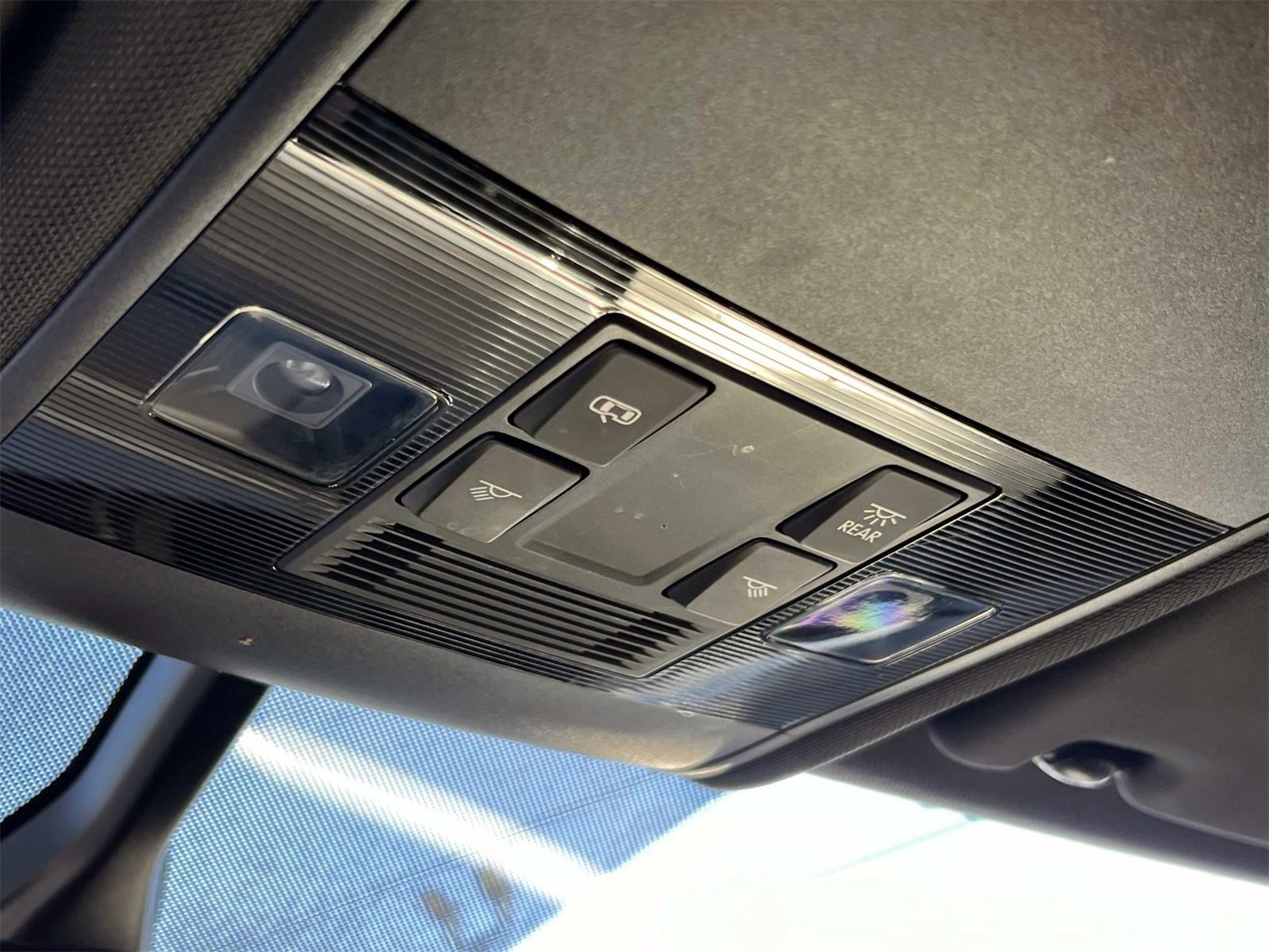 Used 2023 Volkswagen Atlas Cross Sport SE image 40