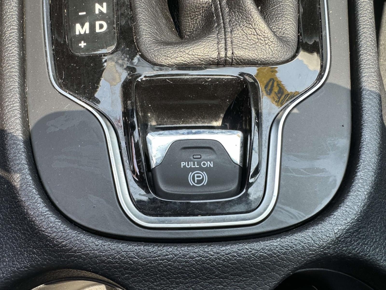 Certified 2020 Jeep Cherokee Limited AWD/4WD image 31