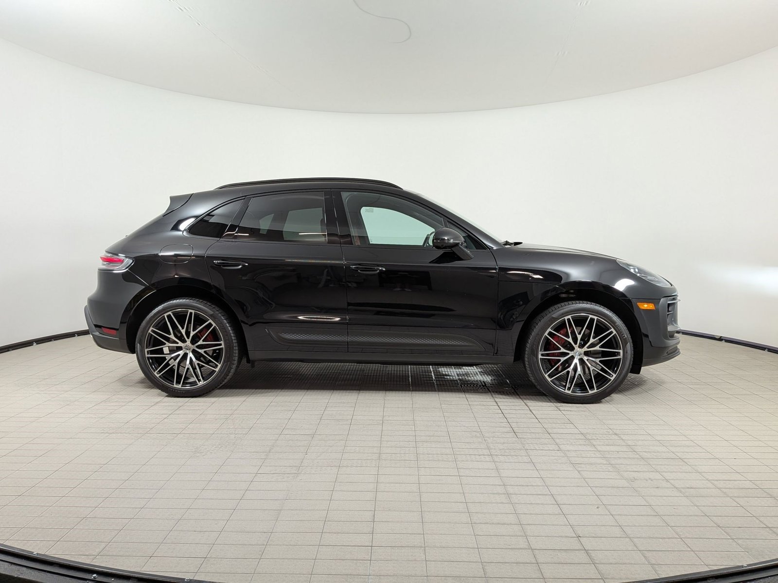 Certified 2025 Porsche Macan S AWD/4WD image 8