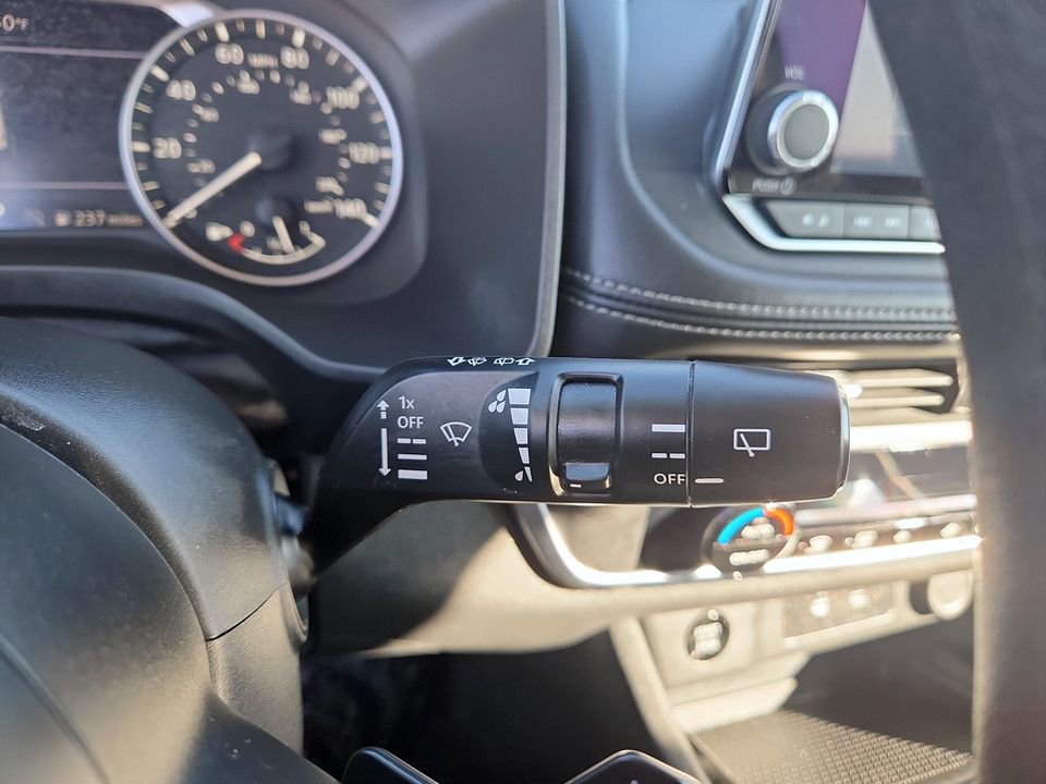 Used 2024 Nissan Rogue SV image 17