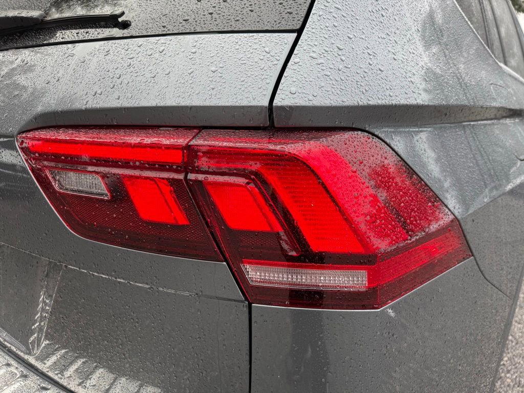 Used 2023 Volkswagen Tiguan SE image 9