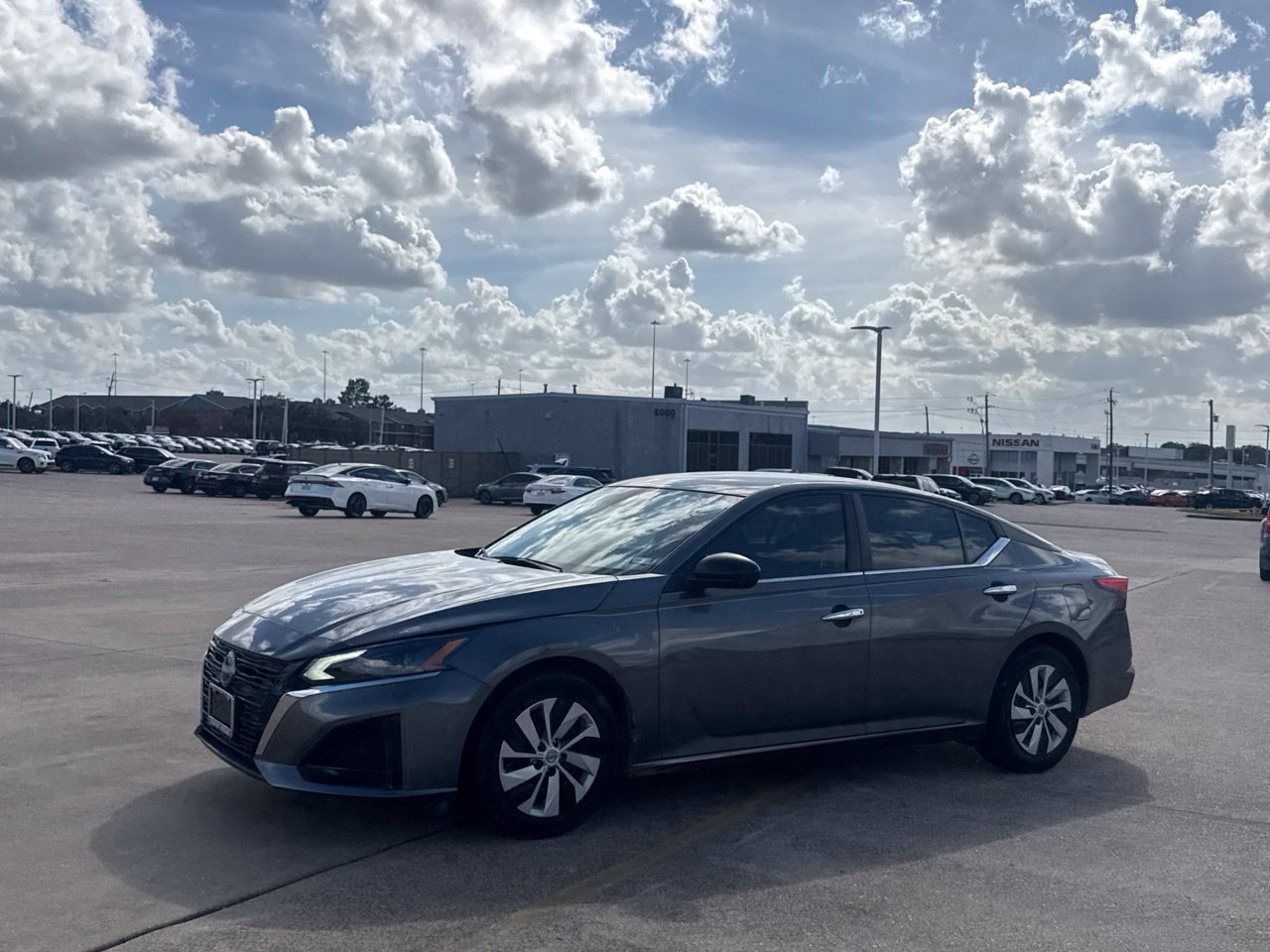 Used 2025 Nissan Altima 2.5 S FWD image 13