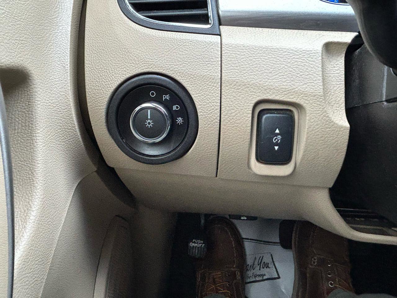 Used 2013 Ford Taurus SEL FWD image 27