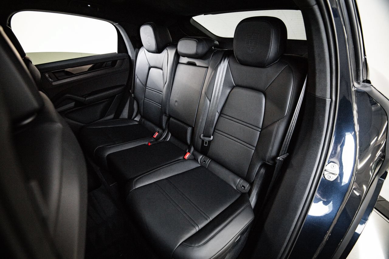 Certified 2025 Porsche Cayenne GTS AWD/4WD image 24