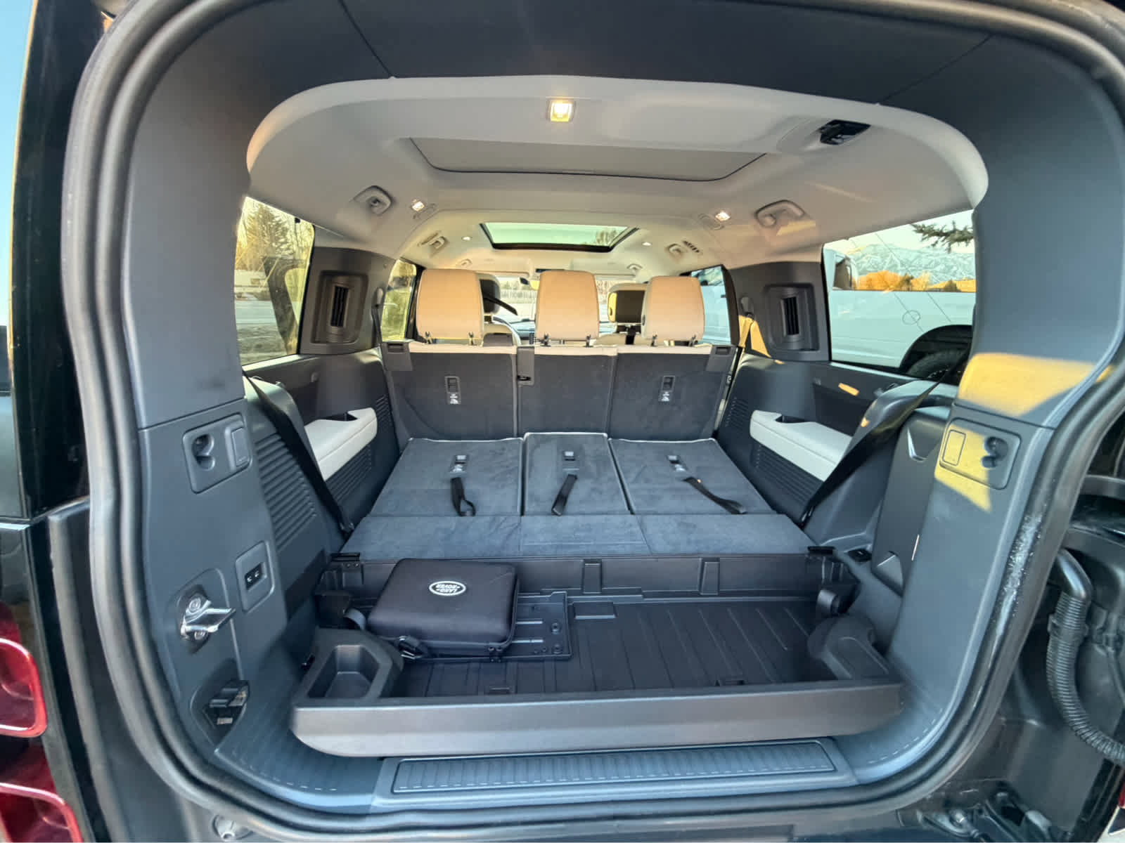 Used 2024 Land Rover Defender 130 S image 23