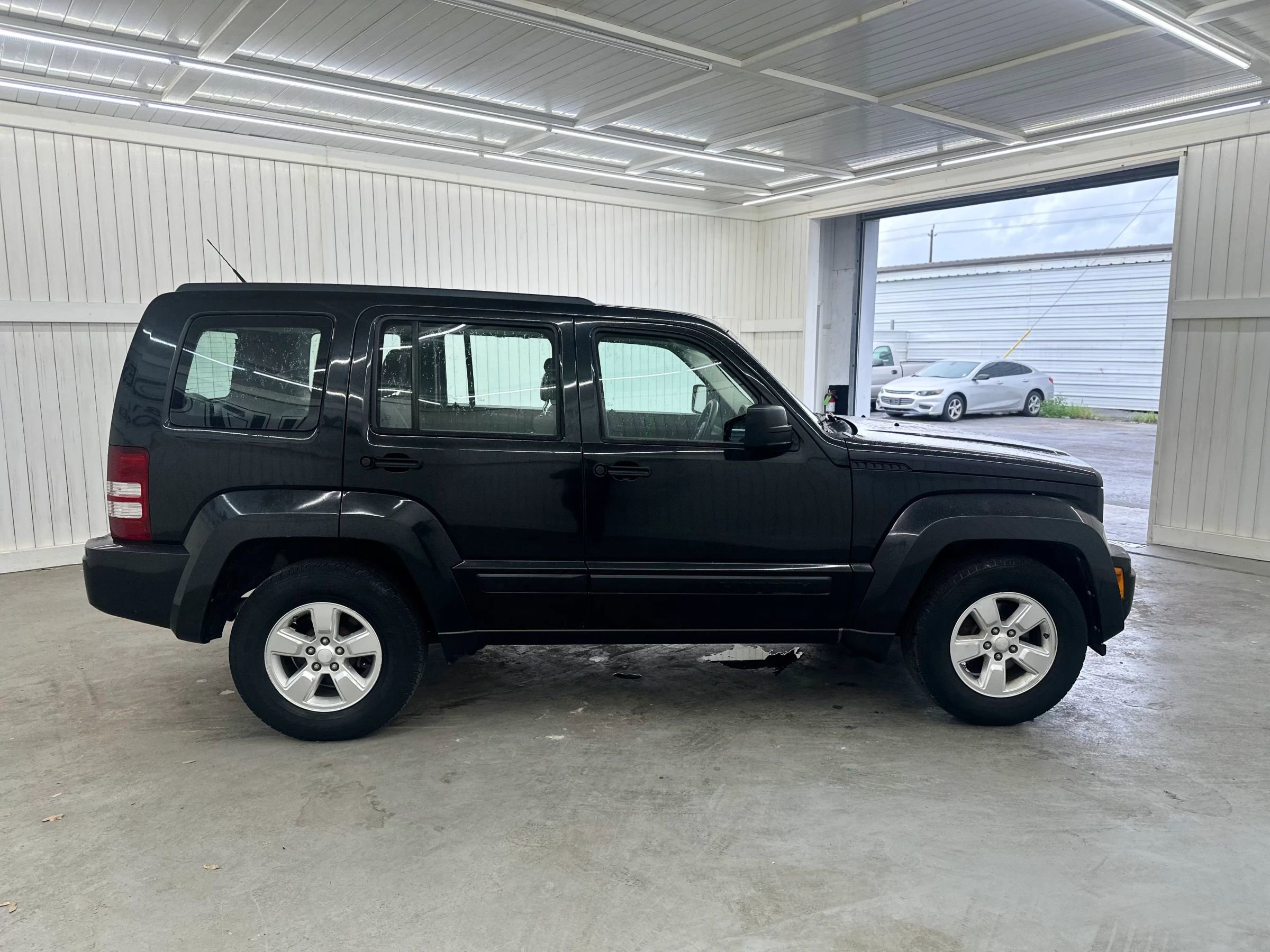 Used 2011 Jeep Liberty Sport image 5