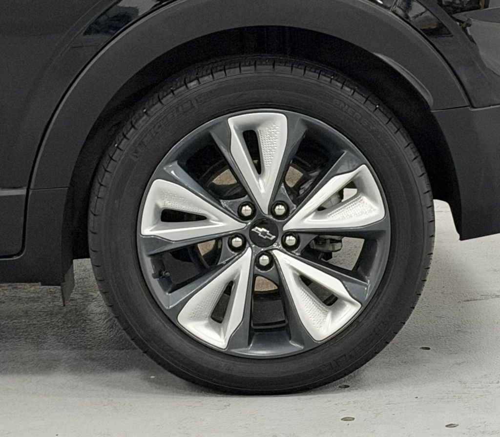 Used 2022 Chevrolet Bolt EUV LT w/ Convenience Package FWD image 8