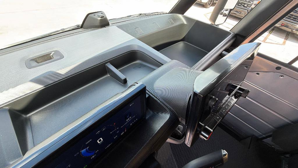 Used 2024 Chevrolet Brightdrop 600 w/ Commercial Equipment Package AWD/4WD image 23